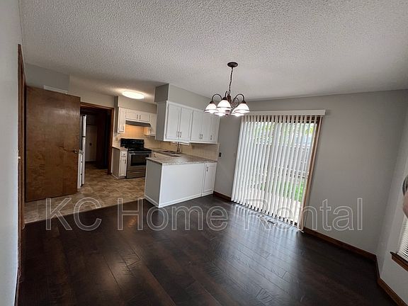 5th image of 10039 W 86th Ter