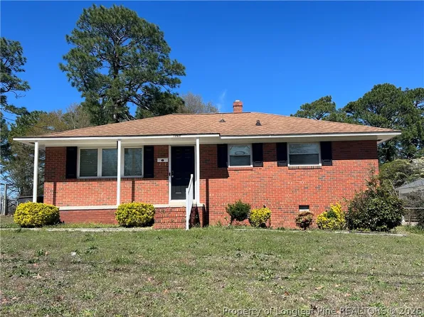 1868 Gola Dr, Fayetteville, NC 28301