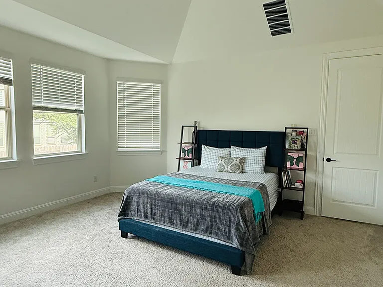 2944 Youngwood St — Photo 9