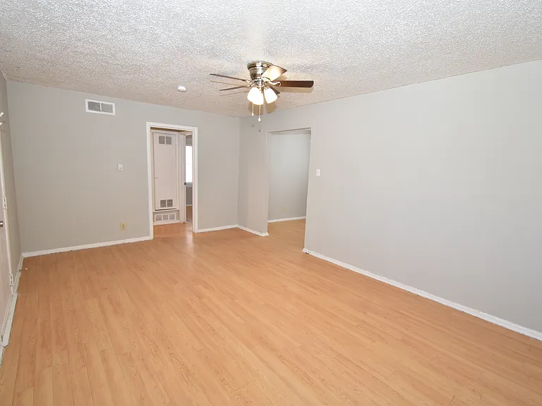 1206 Belvedere Dr — Photo 4