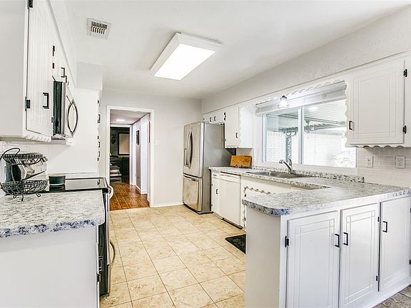 4th image of 1417 Mayfield Ave