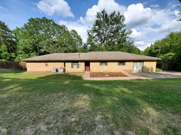 1251 E Beverly Dr, Overton, TX 75684