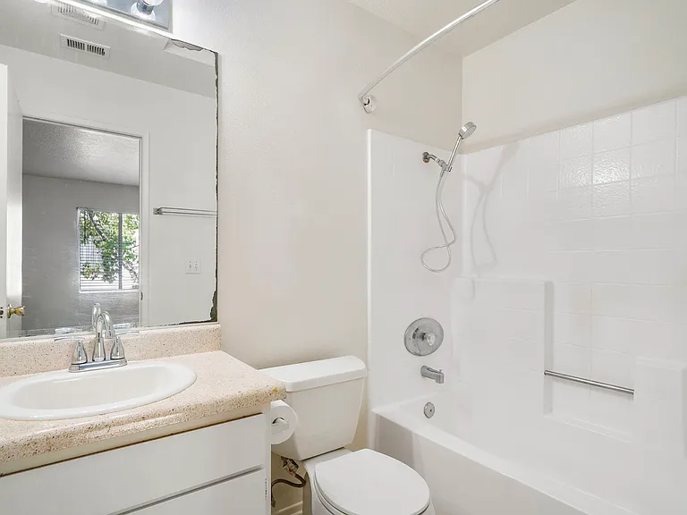 220 W Truslow Ave — Photo 33