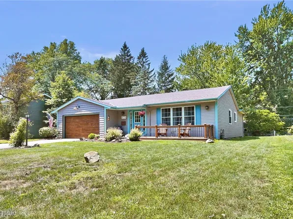 4576 Camellia Ln, North Olmsted, OH 44070