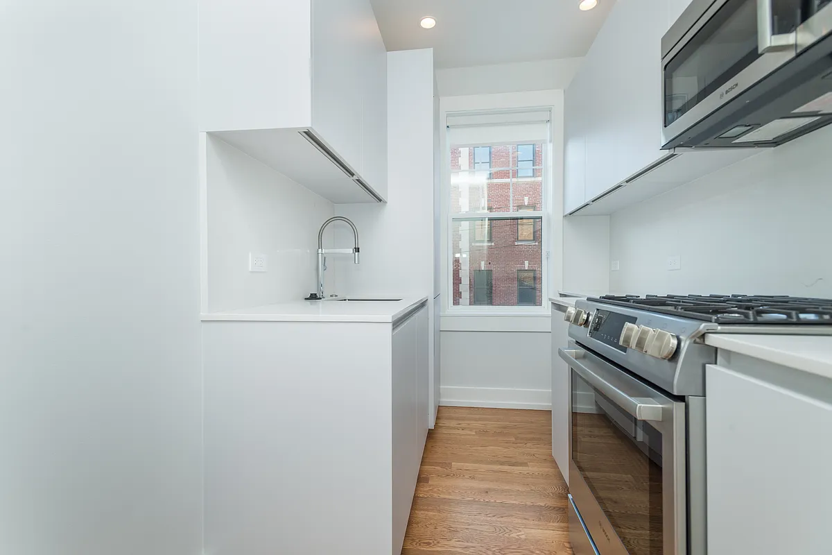 Building Photo - 17 Frost St #22