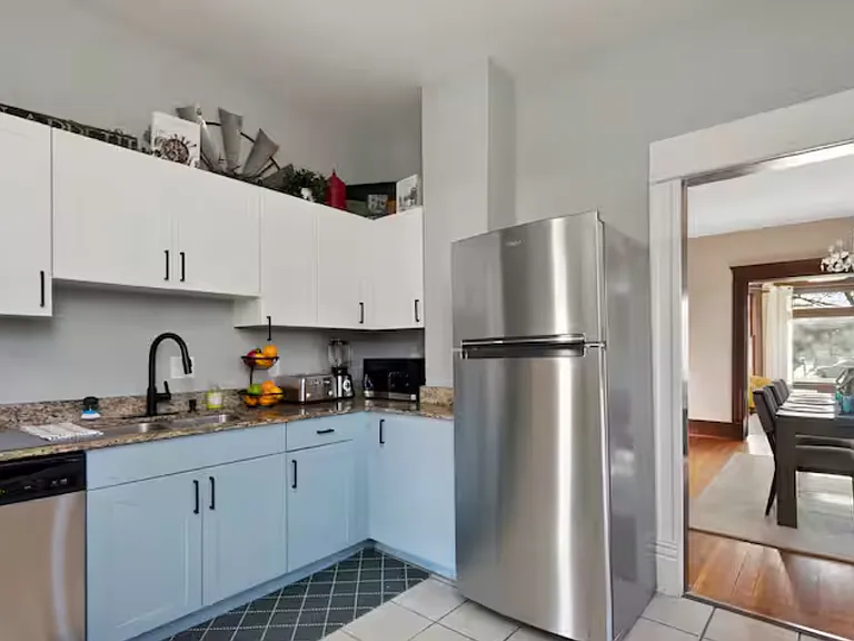 1216 W Franklin St — Photo 11