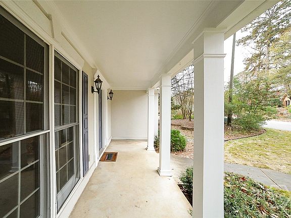 5th image of 184 Hillsborough Drive