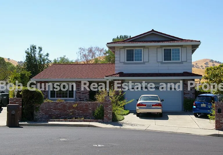2359 Glendale Cir — Photo 1
