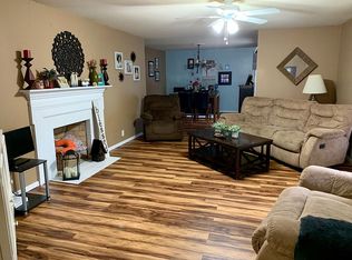 216 W College St, Harrisburg, IL 62946