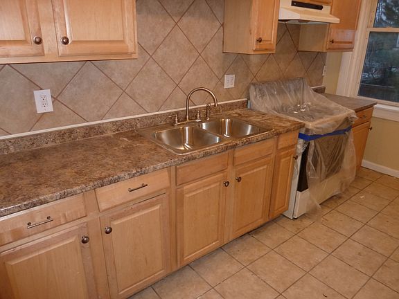 2nd image of 5904 Minerva Ave