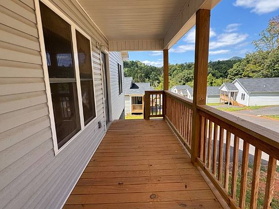 2nd image of 216 Quinn Hill Ln