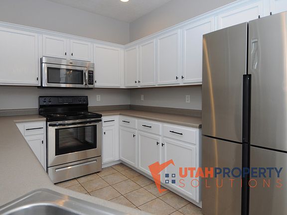 3rd image of 1553 W Napa Ave