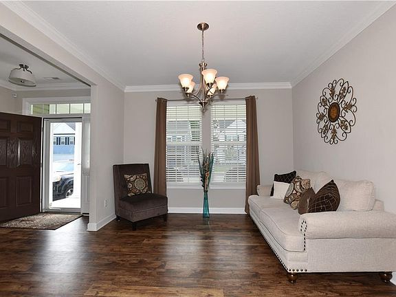 3rd image of 119 Farrand Dr