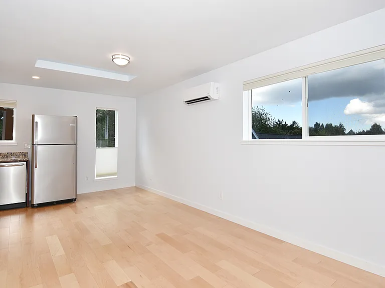 713B 27th Ave — Photo 4