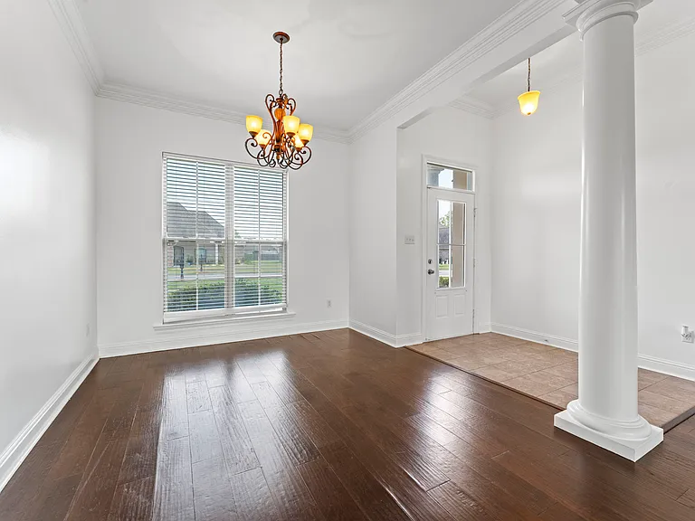 5111 Queens Carriage St — Photo 5