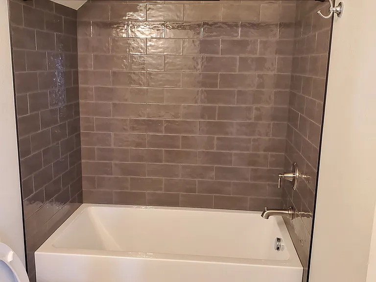 600 W University Way #101 — Photo 4