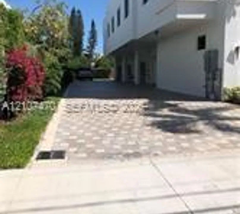 1629 NE 9th St #Townhouse 1629