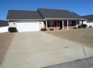 696 Fairfield Cir, Raeford, NC 28376