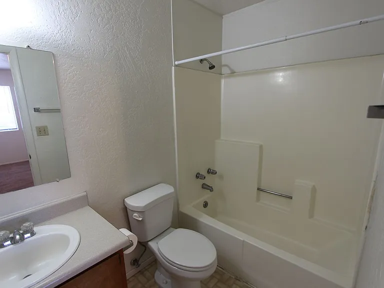 101 S Park St — Photo 7