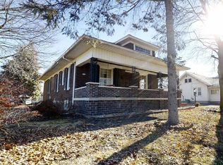 908 N 19th St, Mattoon, IL 61938