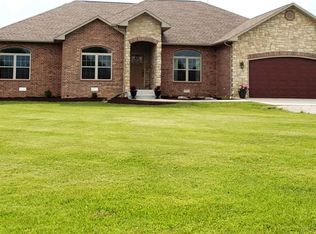 294 Village Dr, Marshfield, MO 65706