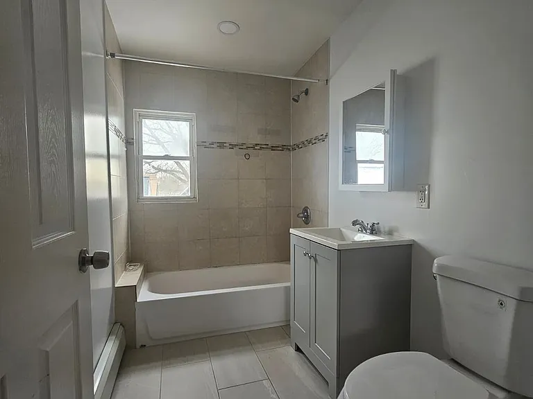20 Monroe St #3 — Photo 1
