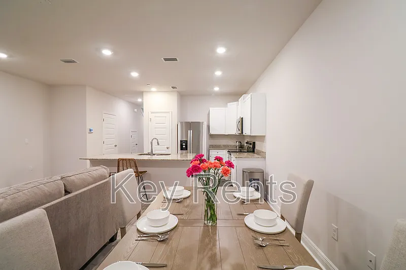 3 bed, 2.5 bath, 1497 sqft, $1,995 — Photo 3