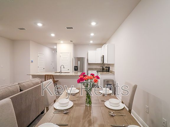 3rd image of 7174 Village Ln