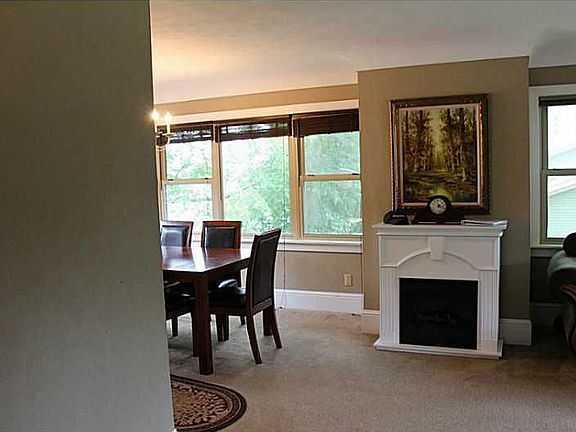 4th image of 58 Lakeside Dr NE