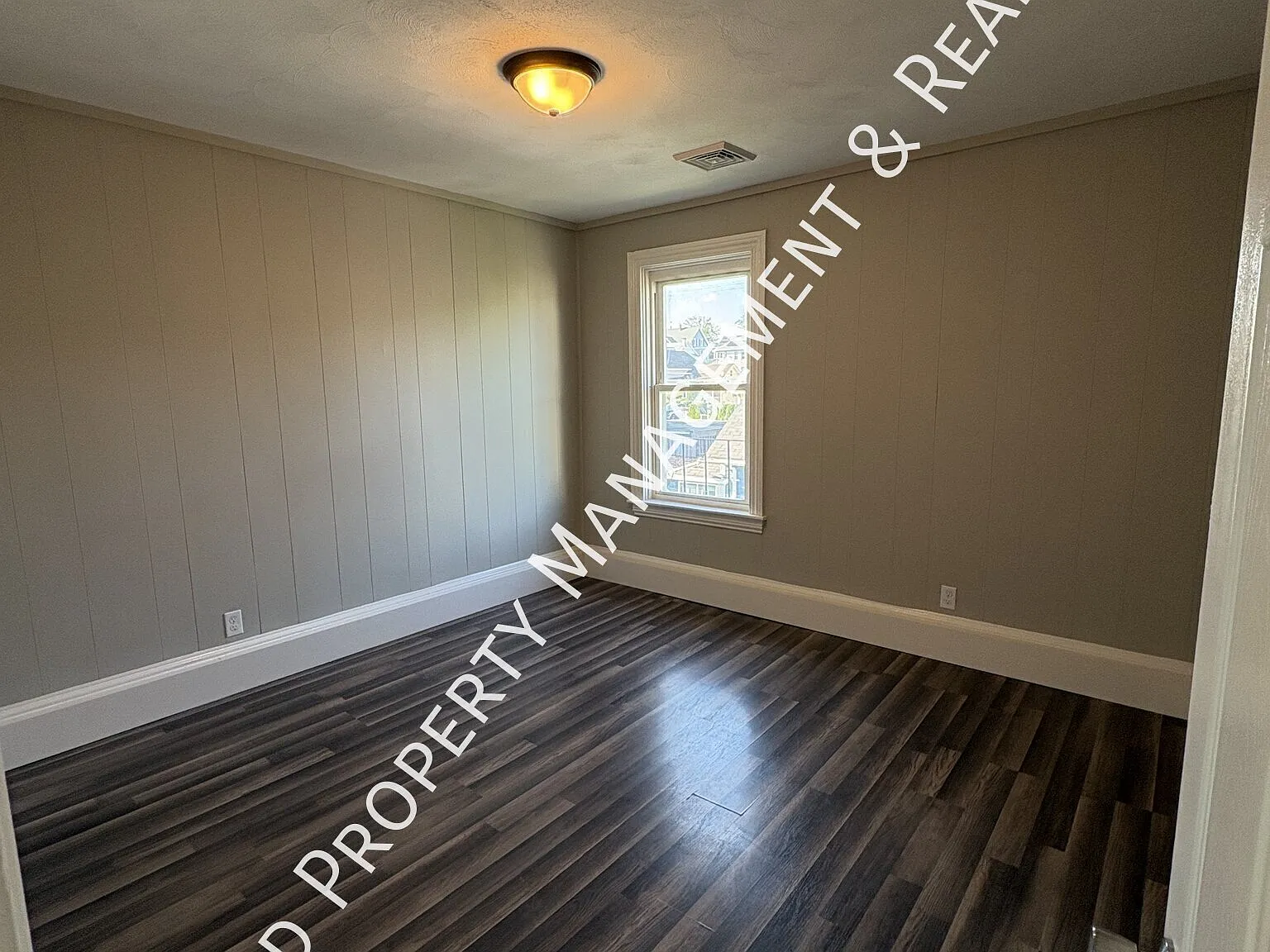 Beautifully Renovated 1-Bedroom Apartment — Photo 4