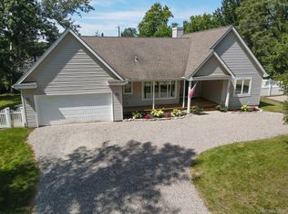 1095 Bayfield St, Lake Orion, MI