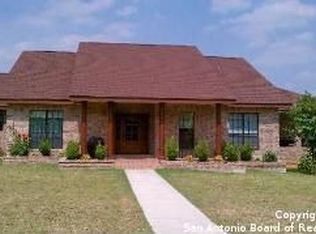 105 Westhaven St, Floresville, TX 78114