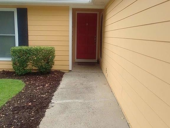 3rd image of 31 Creekline Dr