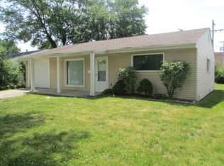 221 W Manchester Dr, Wheeling, IL 60090