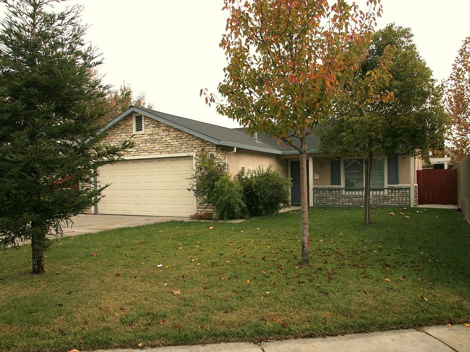 2024 Grant St Front Yard