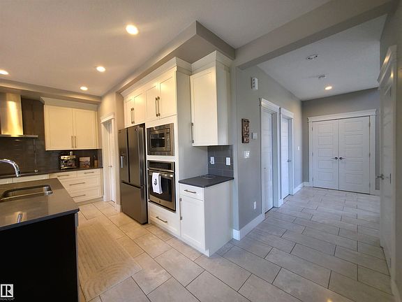 3rd image of 1 Hemlock Close