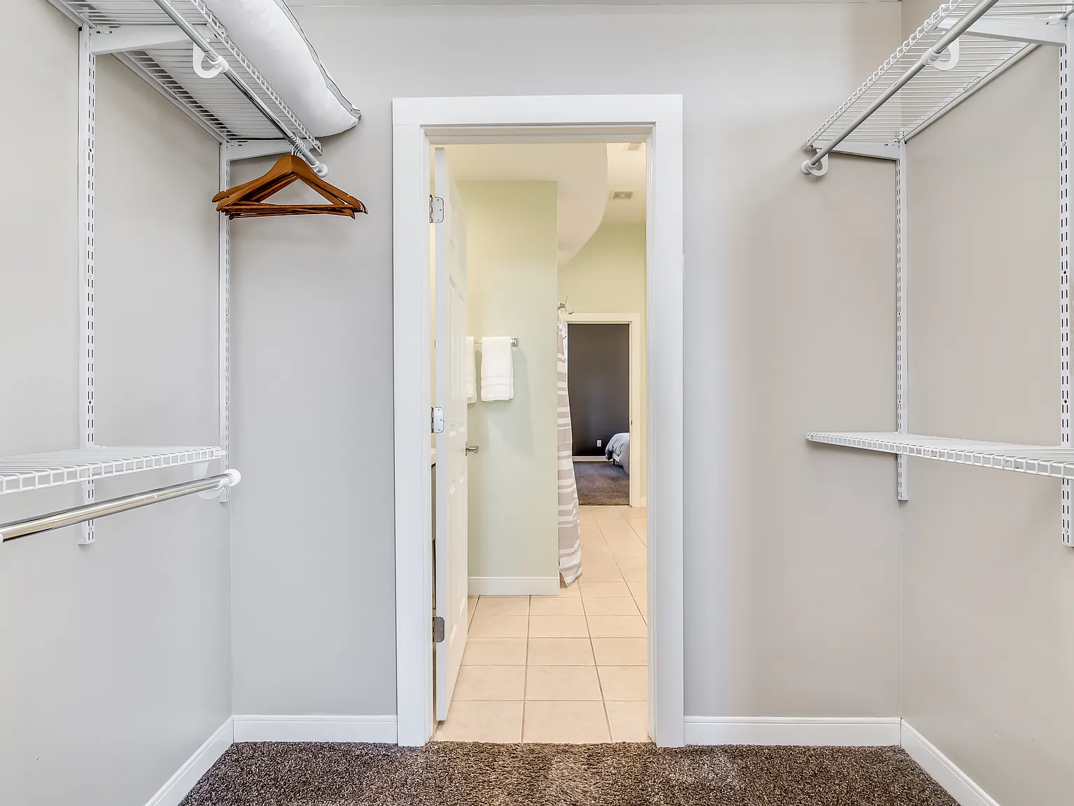 2 bed, 1395 sqft, $2,200 — Photo 4