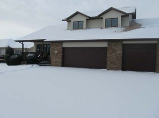 662 Mustang Dr, Bismarck, ND 58503