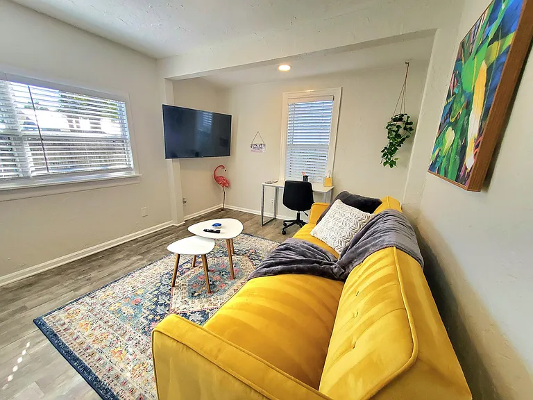 2348 Dartmouth Ave N #B — Photo 10