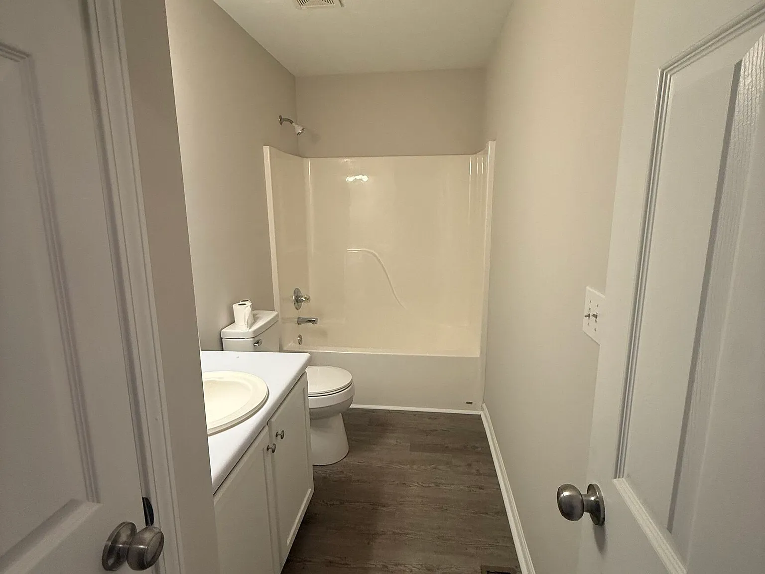 3 bed, 2.0 bath, 1495 sqft, $2,100 — Photo 4