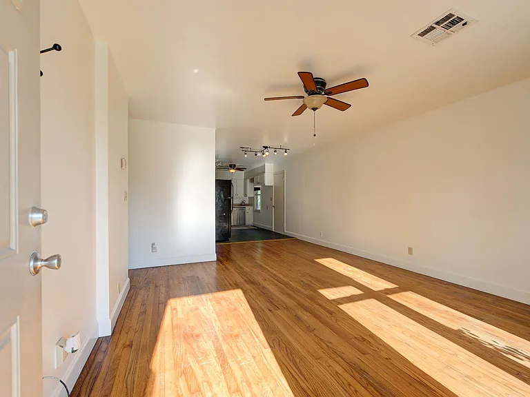 604 N Stewart Ave — Photo 4