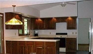 3rd image of 8250 Knightsbridge Ln