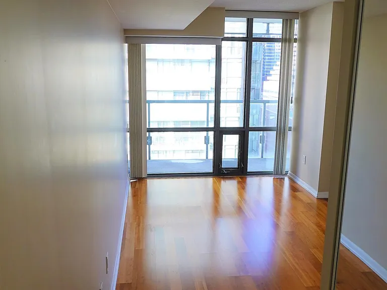 38 Grenville St #1009 — Photo 9