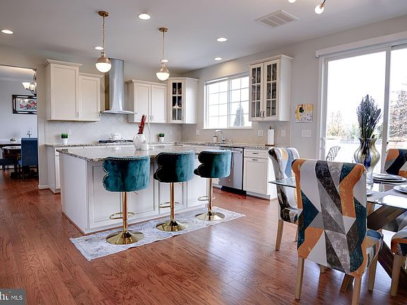 3rd image of 6324 Margaret Way