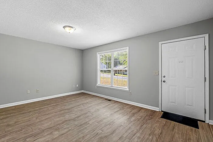 3 bed, 2.0 bath, 1200 sqft, $1,500 — Photo 3