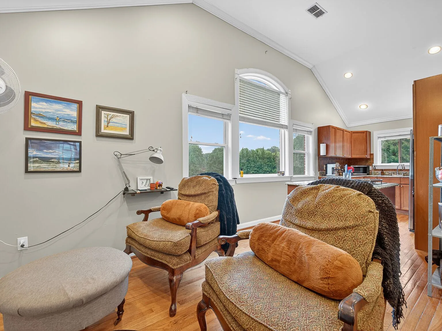 2 bed, 1300 sqft, $2,500 — Photo 3