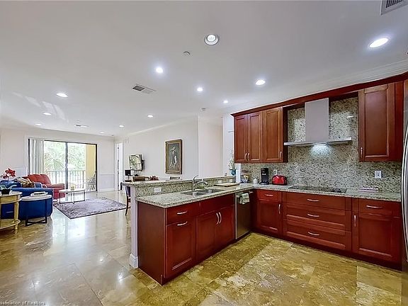 4th image of 2351 Lakeview Dr Unit 213
