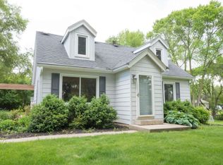 805 S Bobolink Dr, Brookfield, WI 53005