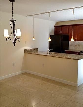 4th image of 412 Buttonwood Ln #D