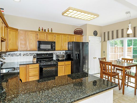 5th image of 135 Warbler Dr